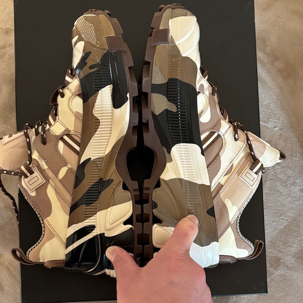 Burberry Sneakers - Picture 7 of 7
